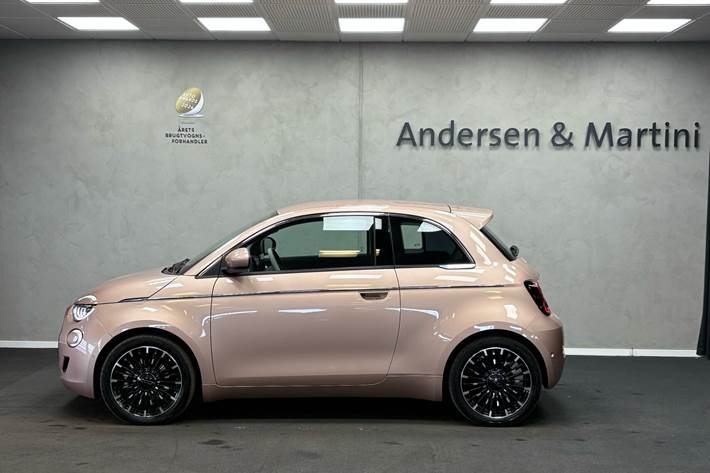 Hvid Fiat 500e fra 2023