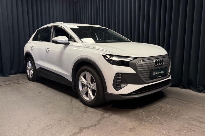 Hvid Audi Q4 fra 2022 set udefra