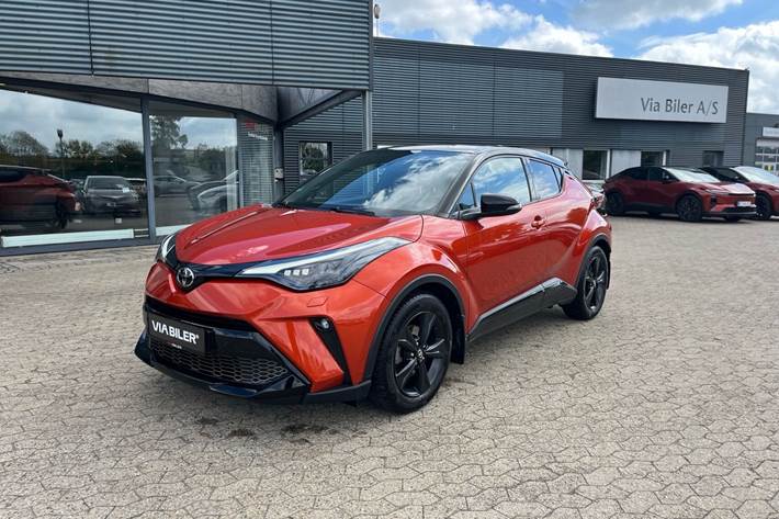 Orange Toyota C-HR fra 2021