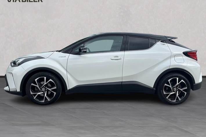 Hvid Toyota C-HR fra 2021