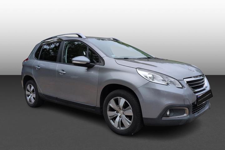 Grå Peugeot 2008 fra 2015 set udefra