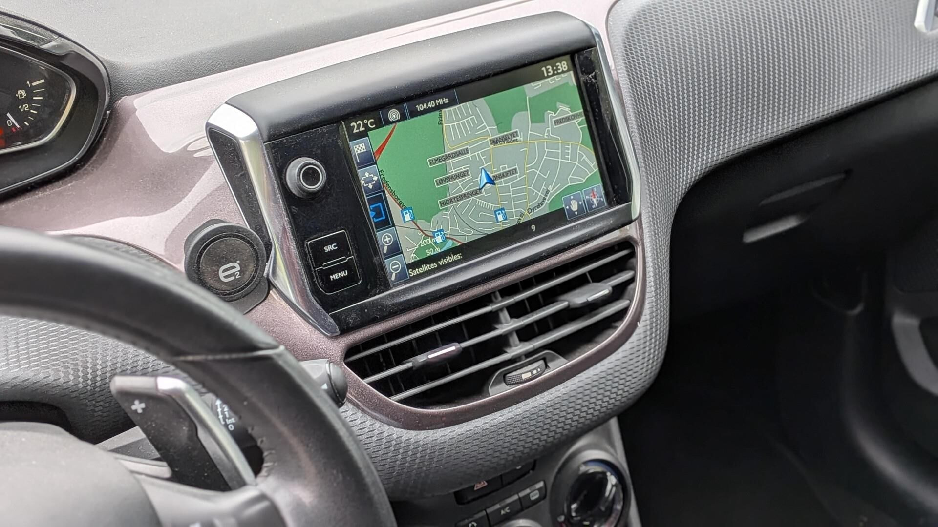 Grå Peugeot 2008 fra 2015