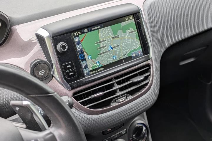 Grå Peugeot 2008 fra 2015