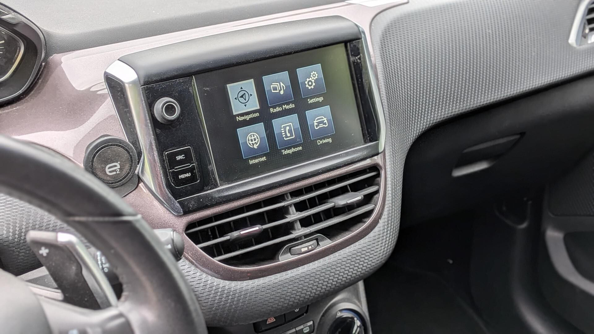 Grå Peugeot 2008 fra 2015