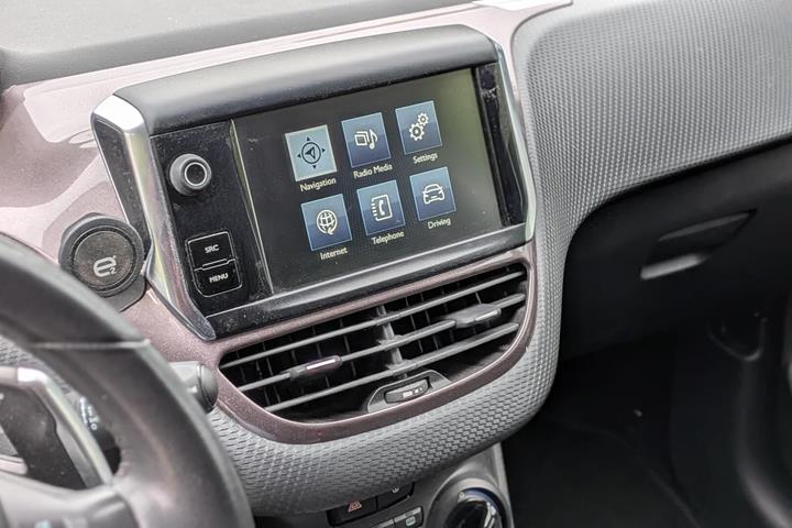 Grå Peugeot 2008 fra 2015