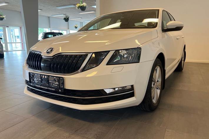 Hvid Skoda Octavia fra 2018