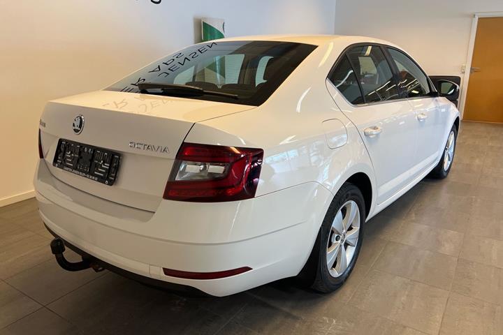 Hvid Skoda Octavia fra 2018