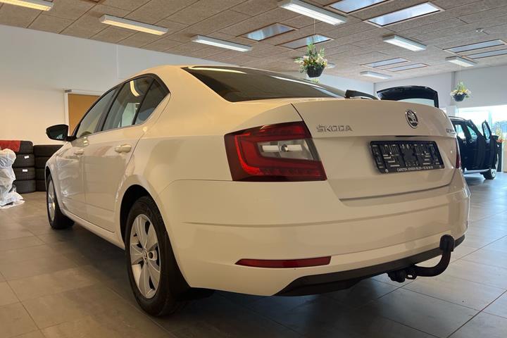 Hvid Skoda Octavia fra 2018