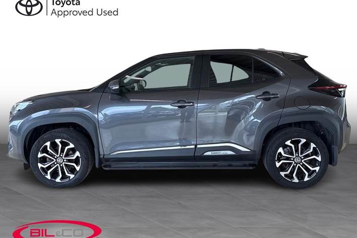 Grå Toyota Yaris Cross fra 2021