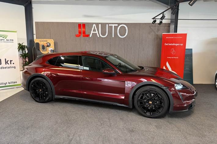 Rød Porsche Taycan 4 fra 2023