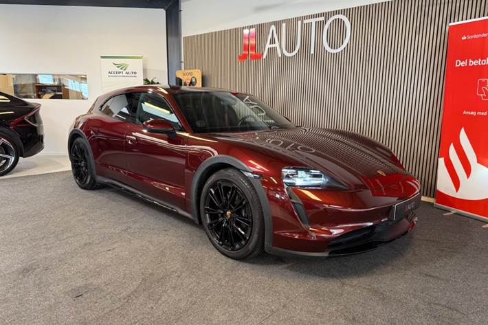 Rød Porsche Taycan 4 fra 2023