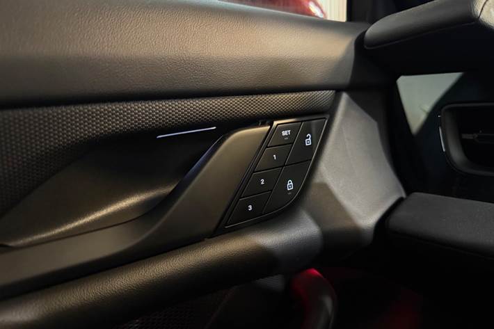 Rød Porsche Taycan 4 fra 2023