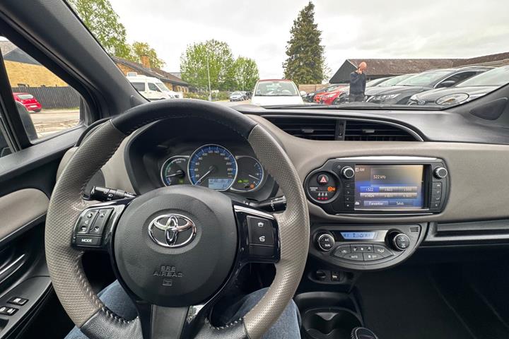 undefined Toyota Yaris fra 2015