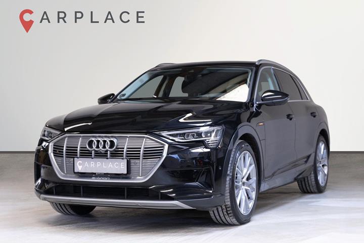 Sort Audi e-tron fra 2023 set udefra