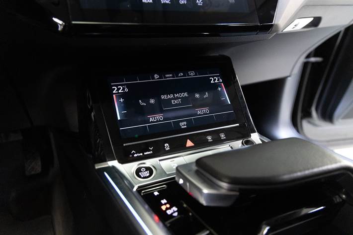 Sort Audi e-tron fra 2023