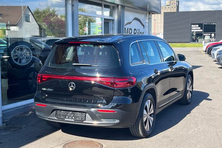 Sort Mercedes EQB250+ fra 2024