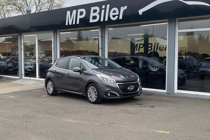 Grå Peugeot 208 fra 2019