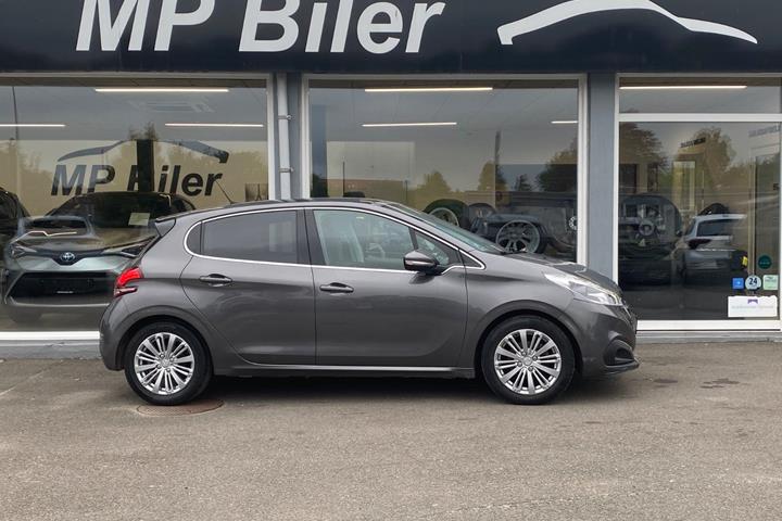 Grå Peugeot 208 fra 2019