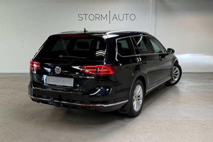 Sort VW Passat fra 2015