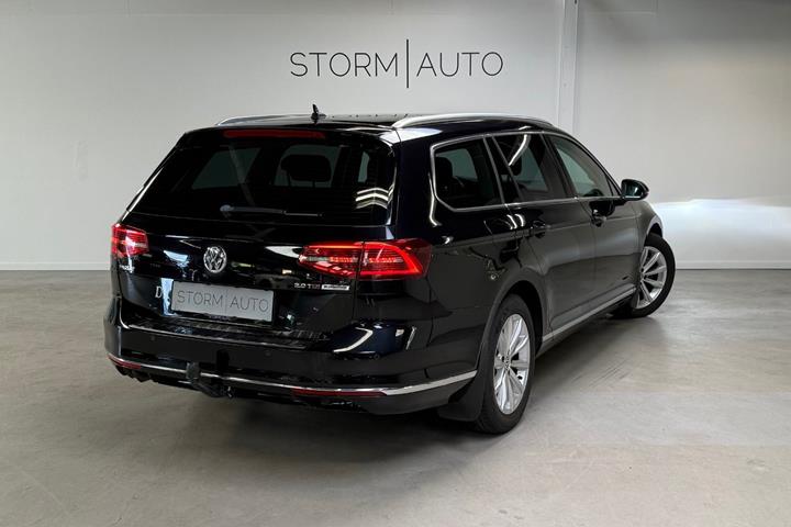 Sort VW Passat fra 2015