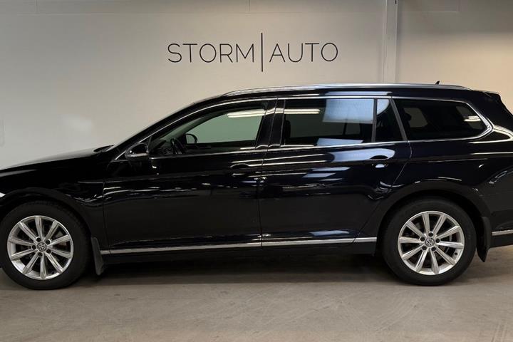 Sort VW Passat fra 2015