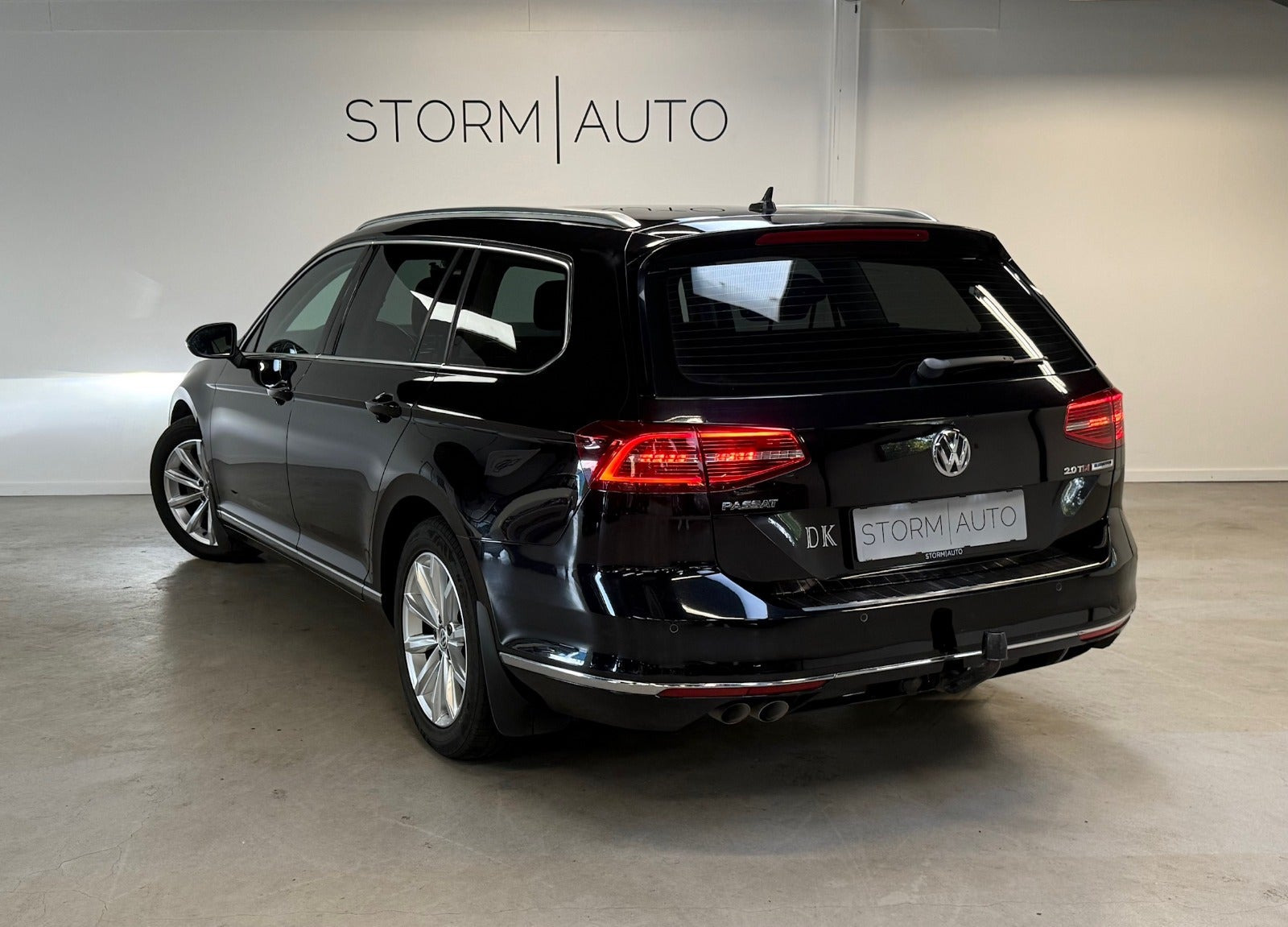 Sort VW Passat fra 2015