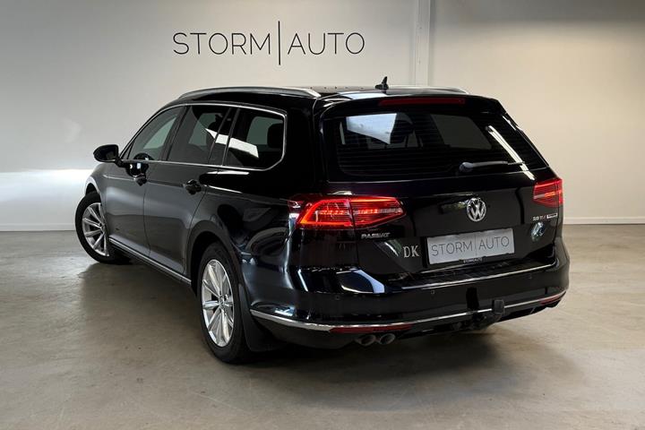 Sort VW Passat fra 2015