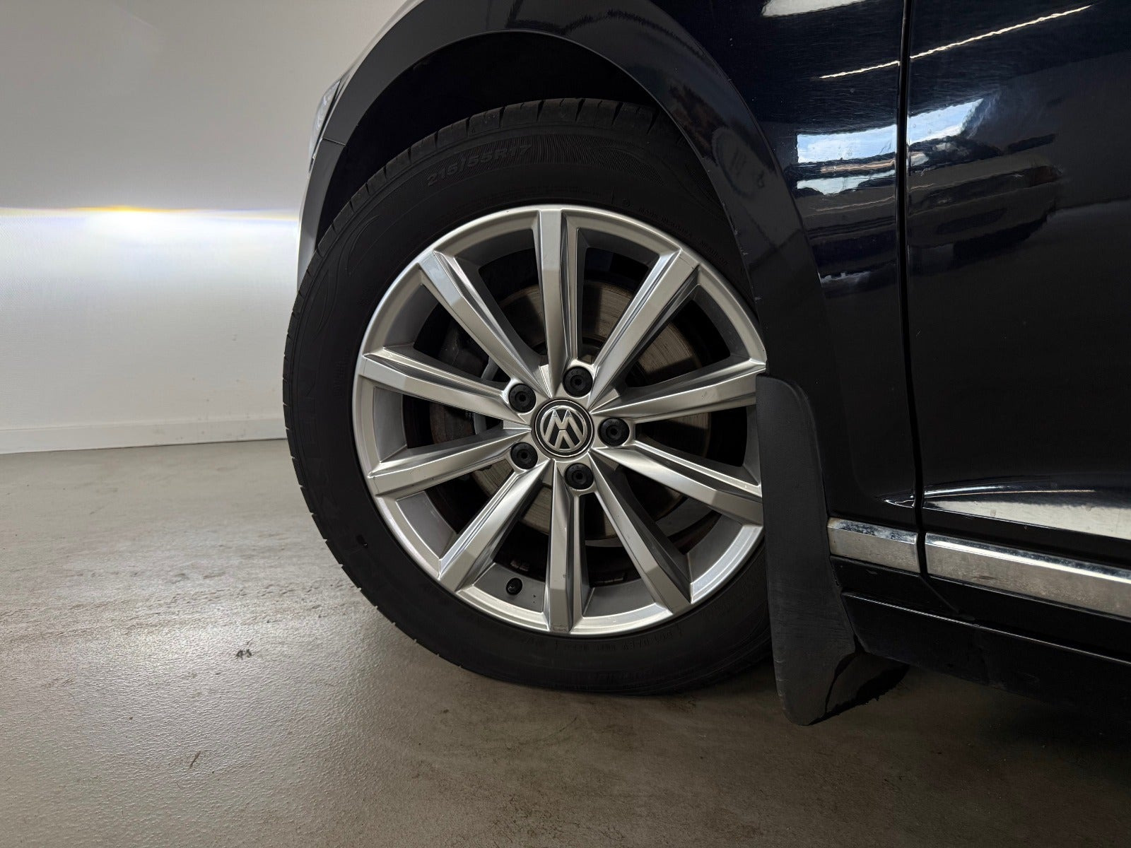 Sort VW Passat fra 2015