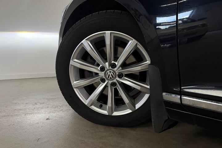Sort VW Passat fra 2015