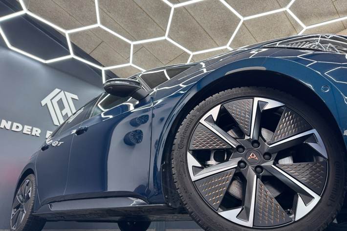 Blå Cupra Born fra 2025
