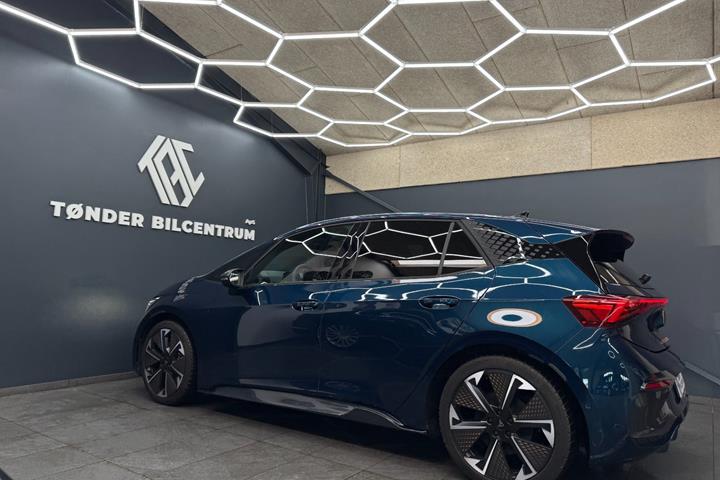 Blå Cupra Born fra 2025