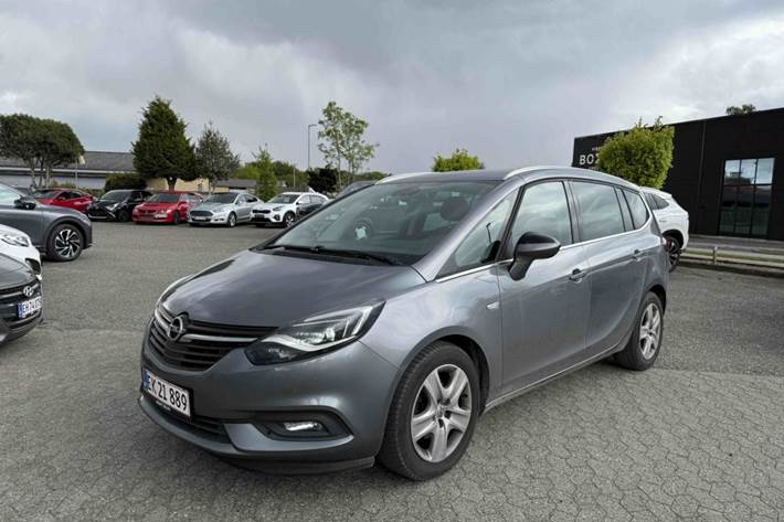 Sort Opel Zafira Tourer fra 2018 set udefra