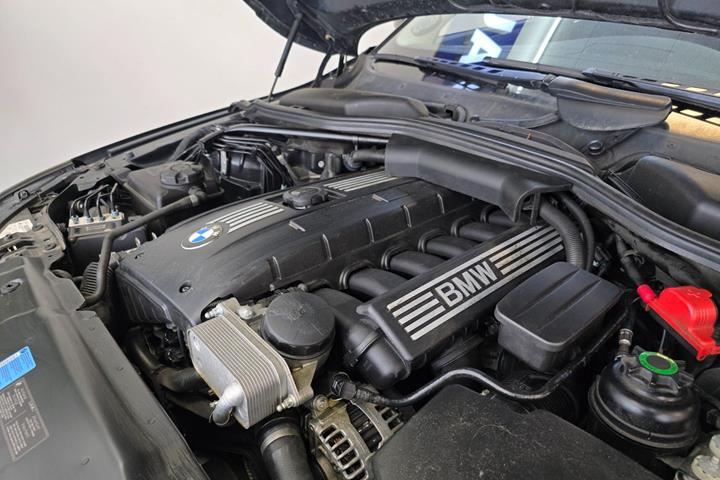 Sort BMW 525i fra 2009