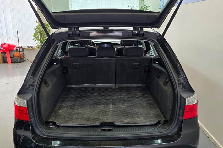 Sort BMW 525i fra 2009