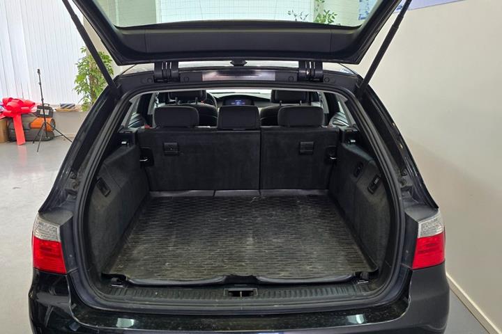 Sort BMW 525i fra 2009