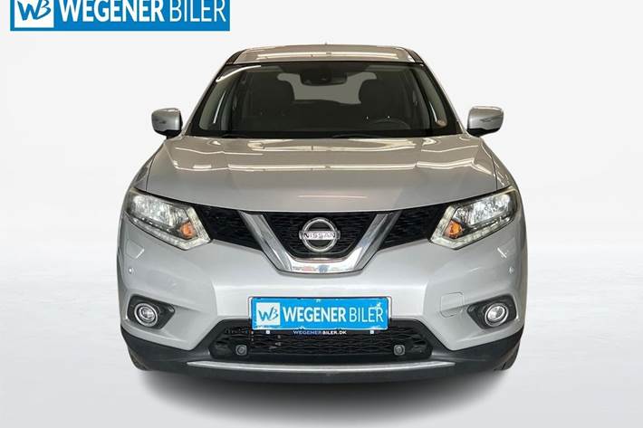 Sølv Nissan X-Trail fra 2016