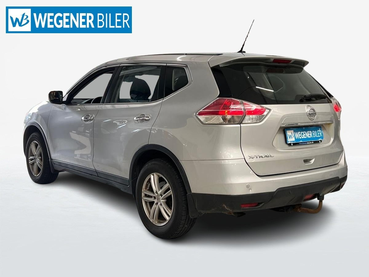 Sølv Nissan X-Trail fra 2016