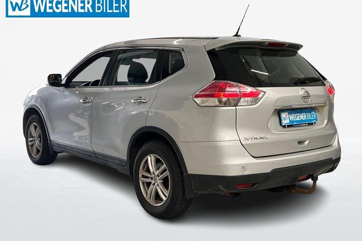 Sølv Nissan X-Trail fra 2016