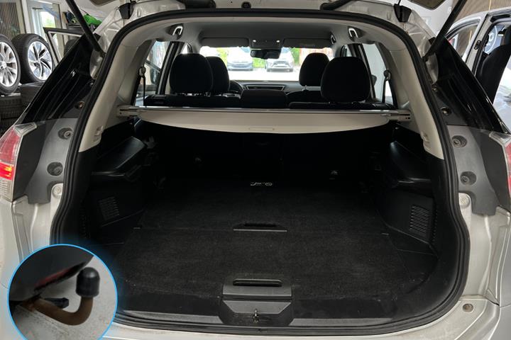 Sølv Nissan X-Trail fra 2016