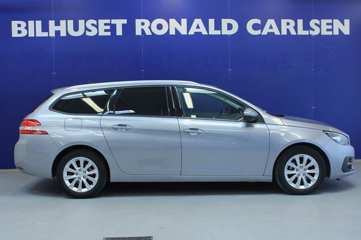 Sølv Peugeot 308 fra 2020