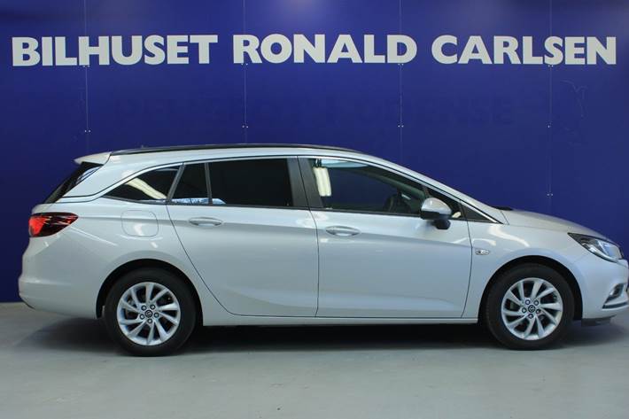 Sølv Opel Astra fra 2019
