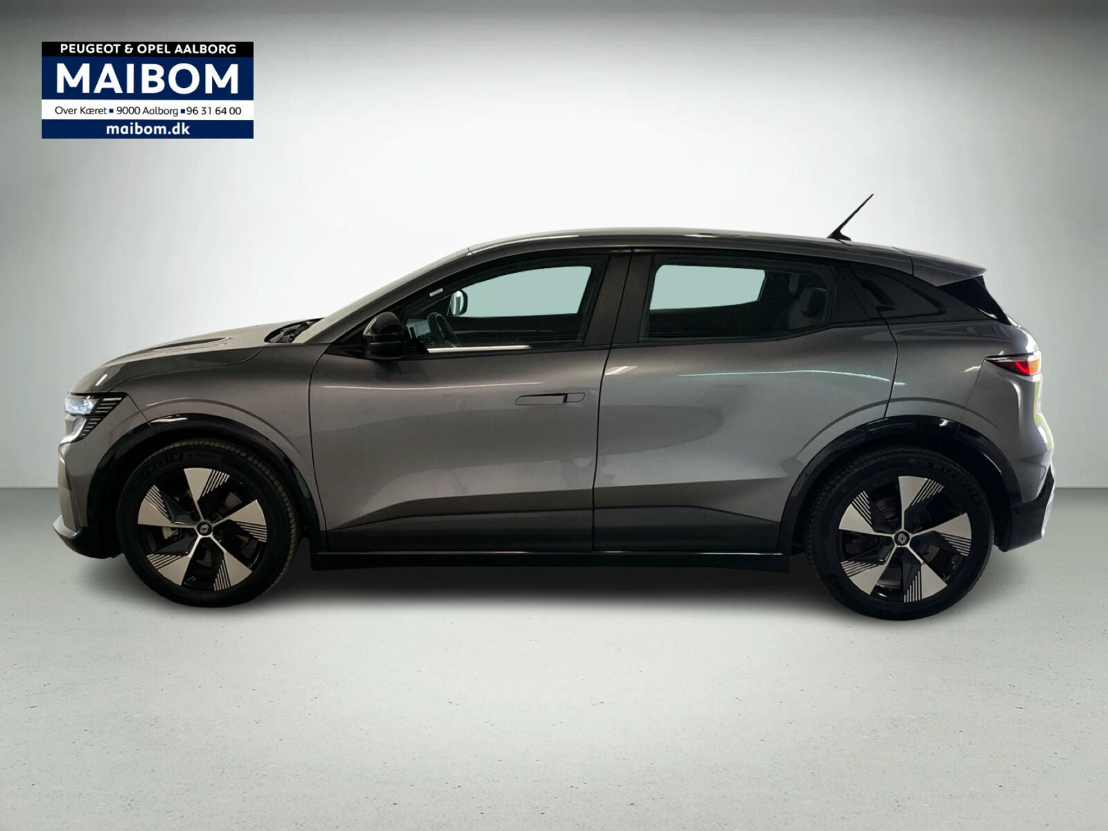 Grå Renault Megane E-Tech fra 2023