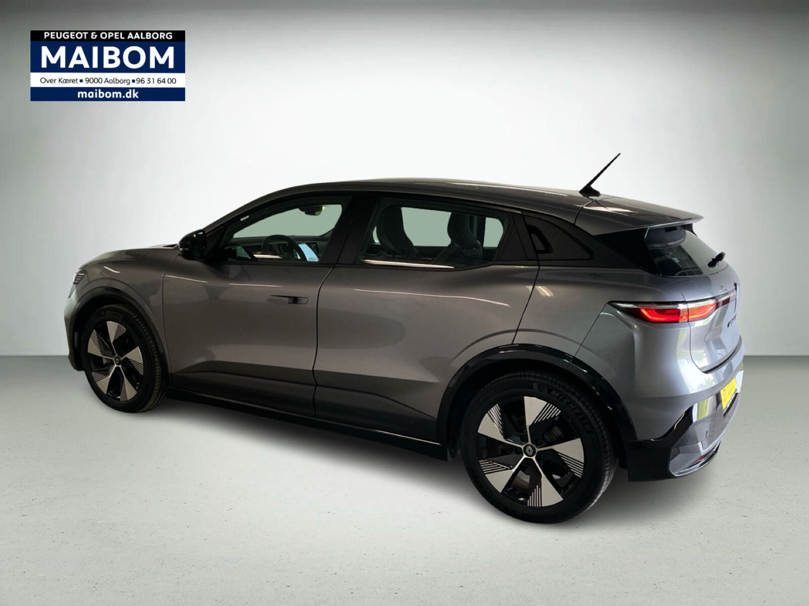 Grå Renault Megane E-Tech fra 2023