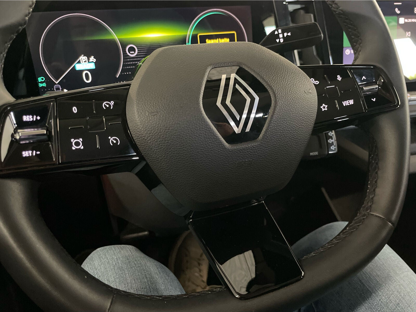 Grå Renault Megane E-Tech fra 2023