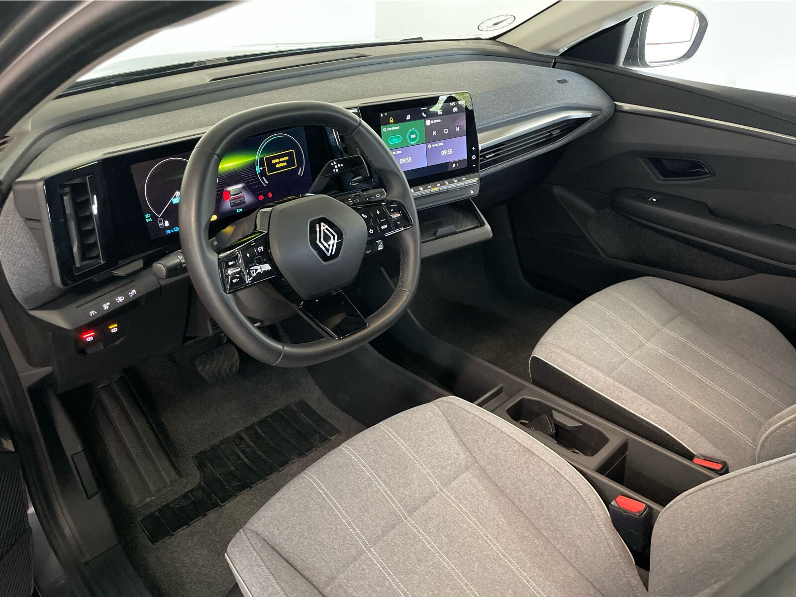 Grå Renault Megane E-Tech fra 2023