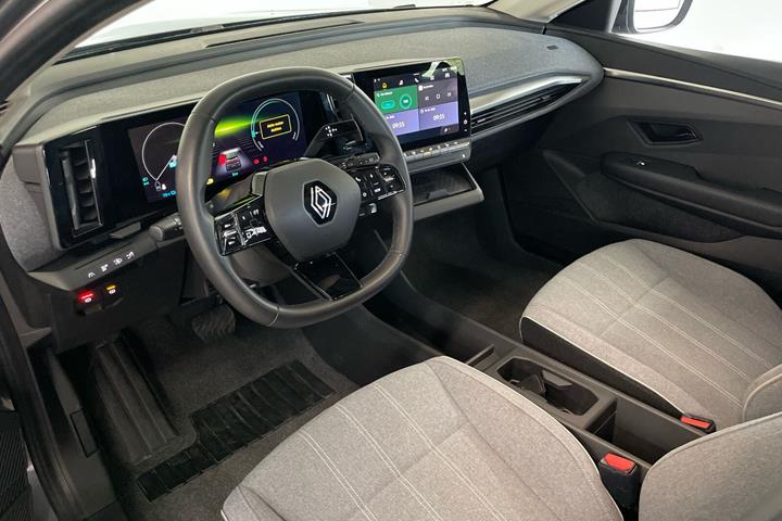 Grå Renault Megane E-Tech fra 2023
