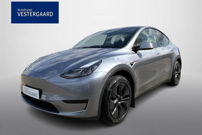 Sølv Tesla Model Y fra 2024