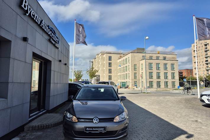 Sort VW Golf VII fra 2016