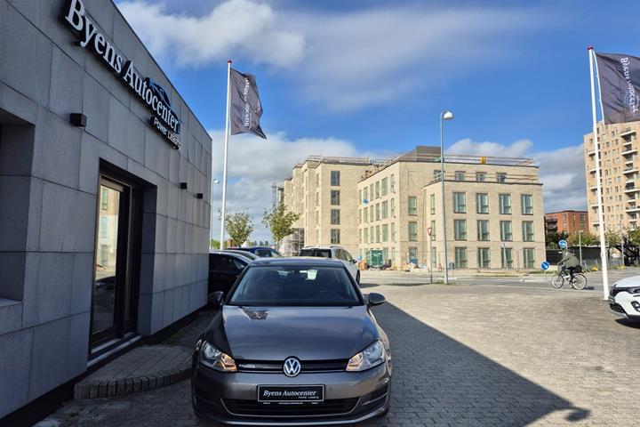 Sort VW Golf VII fra 2016