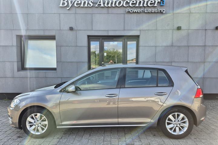 Sort VW Golf VII fra 2016